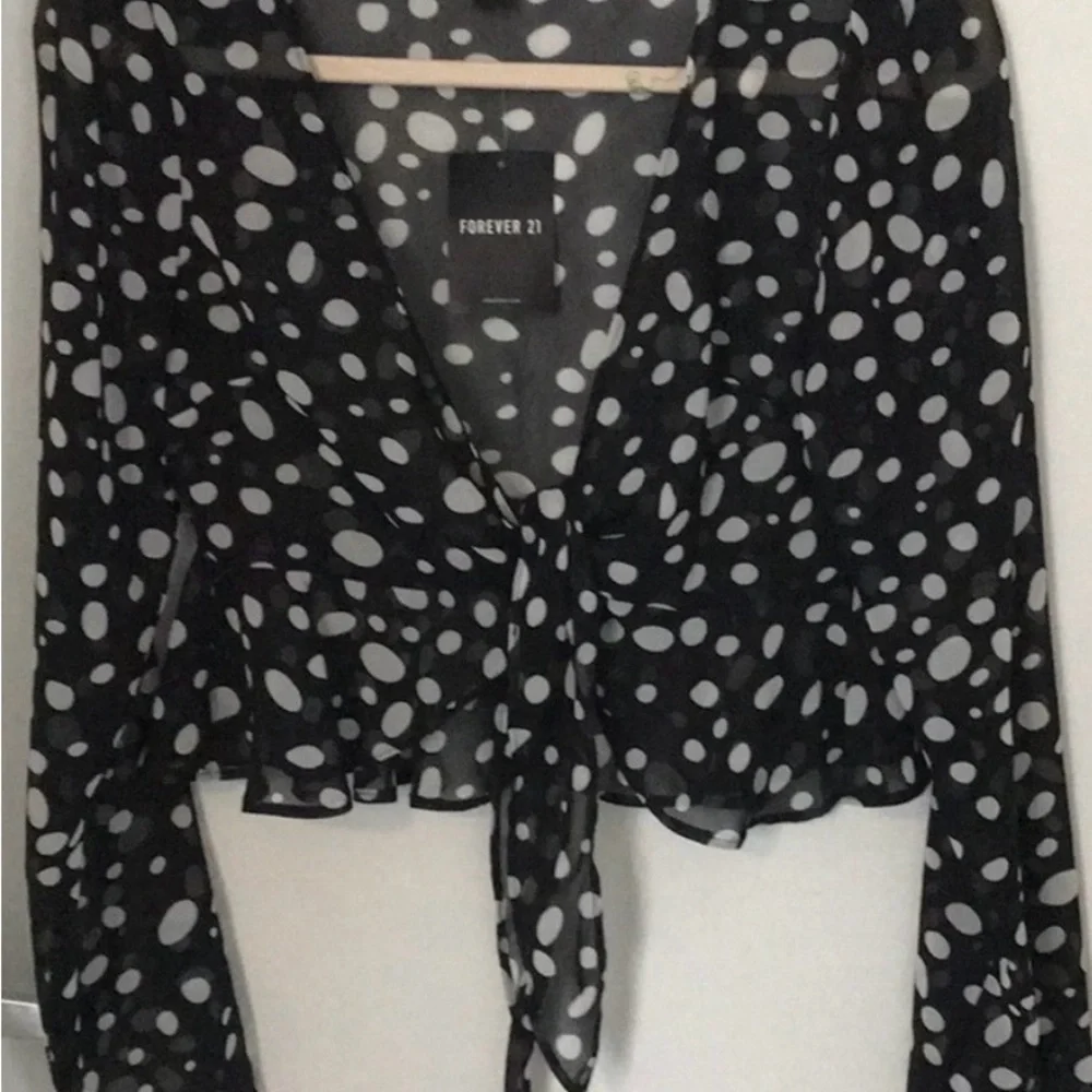 NWT F21 Polka Dot Sheer Black and White Women's Top size M - Picture 2 of 5